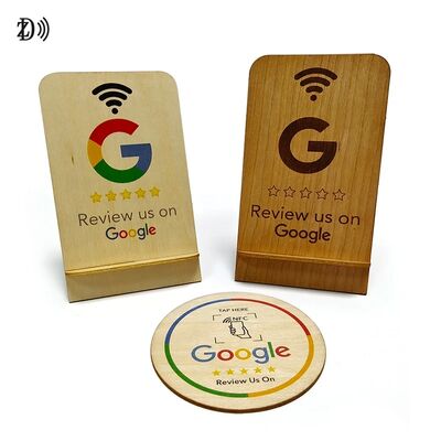 Настроенный лазерный логотип QR-код NTAG213 Деревянный стенд для карт отзывов Google NFC Карты отзывов Google